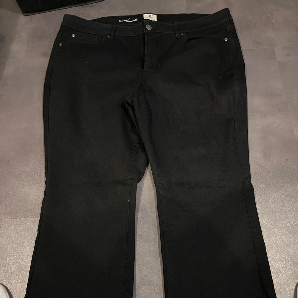 Universal Women's Classic Black Straight Leg Jeans
